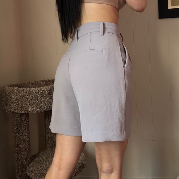 Aritzia Wilfred The Effortless Short in Ashen - Picture 4 of 10